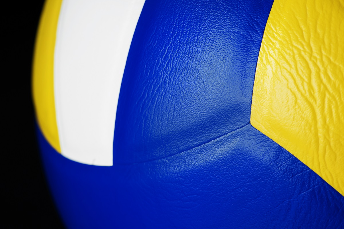 Na opinião de treinadores de vôlei de elite, como as variáveis contextuais influenciam o desempenho individual deste esporte em competições?